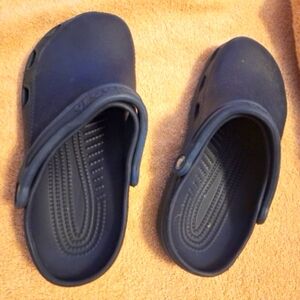 CROCS size 7
